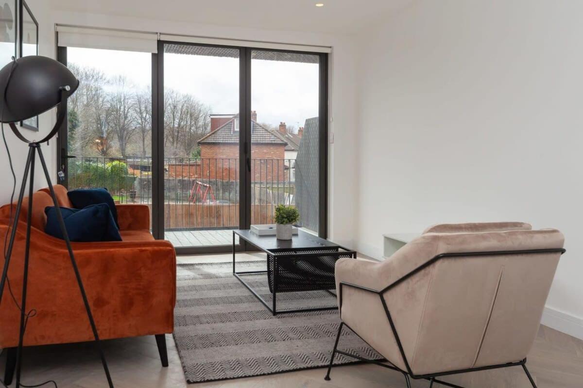 Modern 2 Bedroom Apartment In Wimbledon London Exteriör bild