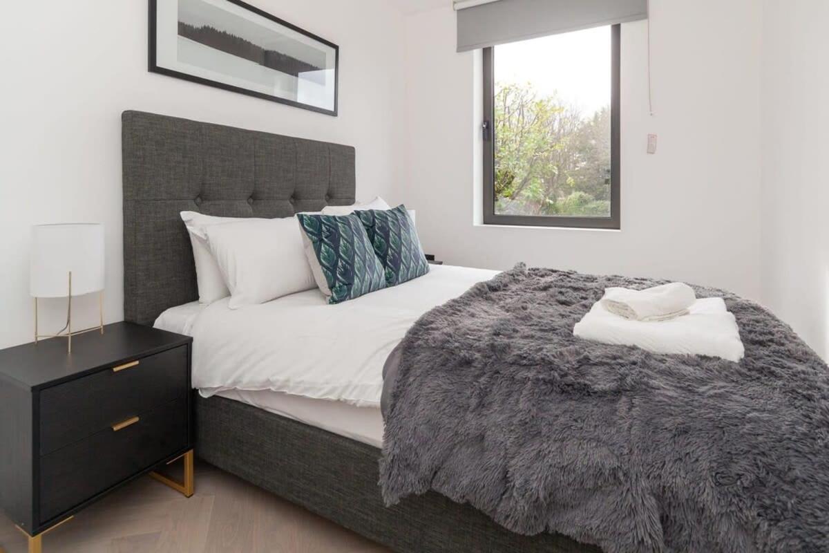 Modern 2 Bedroom Apartment In Wimbledon London Exteriör bild