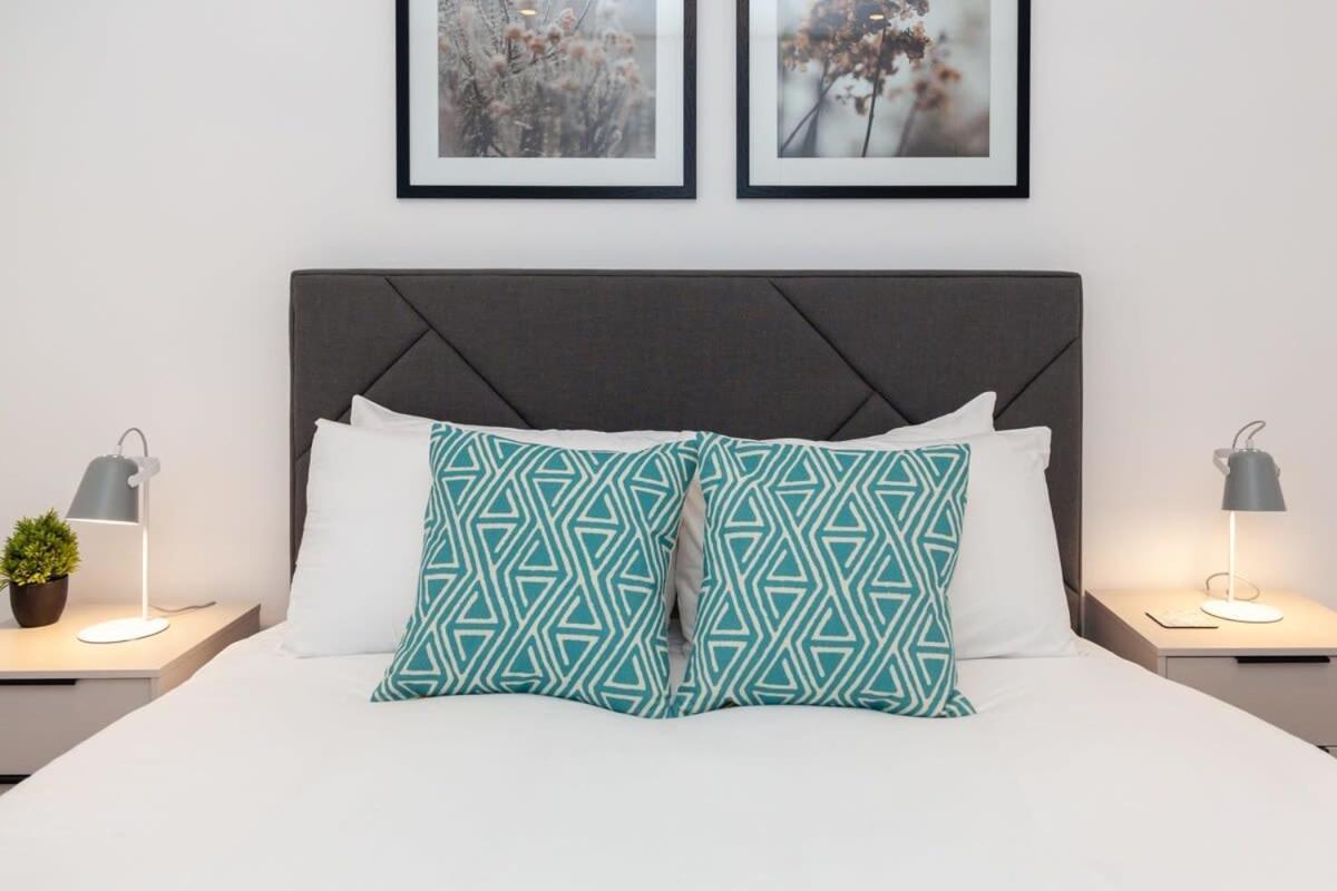Modern 2 Bedroom Apartment In Wimbledon London Exteriör bild