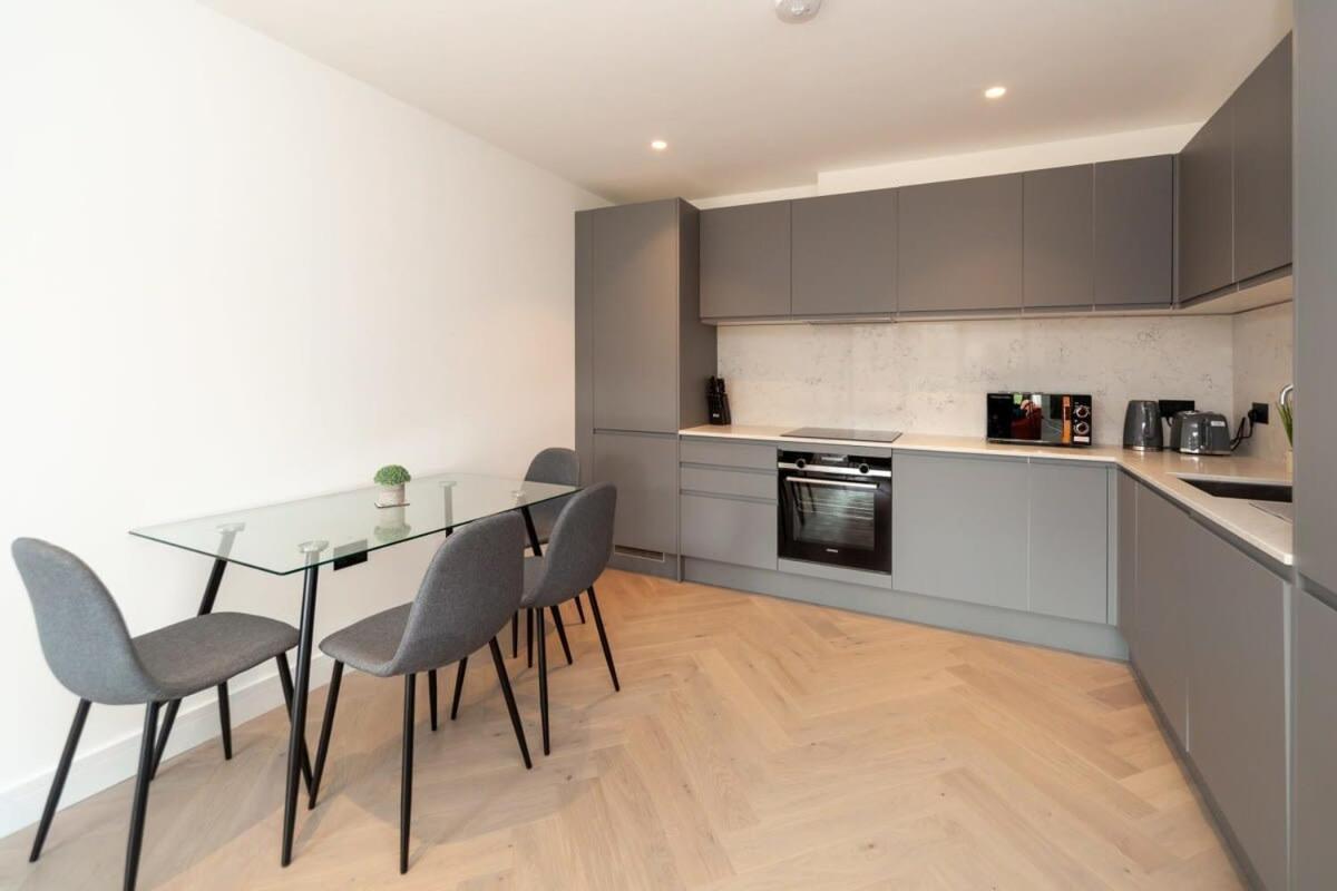 Modern 2 Bedroom Apartment In Wimbledon London Exteriör bild
